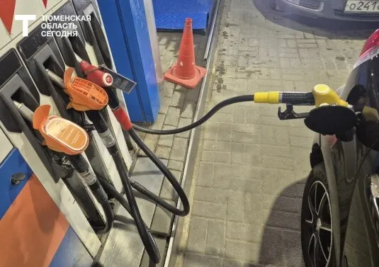В Тюмени сняли ограничения на топливо, но цены на частных АЗС остались выше