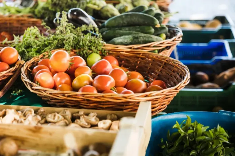 Роспотребнадзор снял с продажи в Тюменской области более 2,6 тонны продуктов