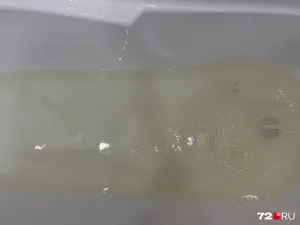 Тюменцы снова жалуются на рыжую воду и осадок из-под крана