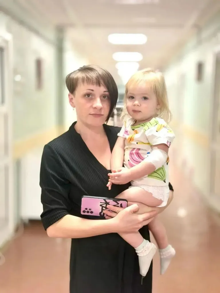 Тюменские врачи спасли годовалую девочку, вдохнувшую арахис